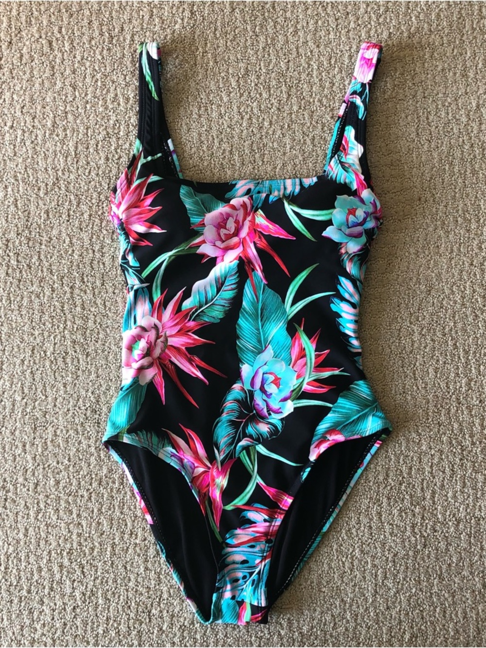 n Swimwear Women's Maui Squared
Up Neckline Swimsuit